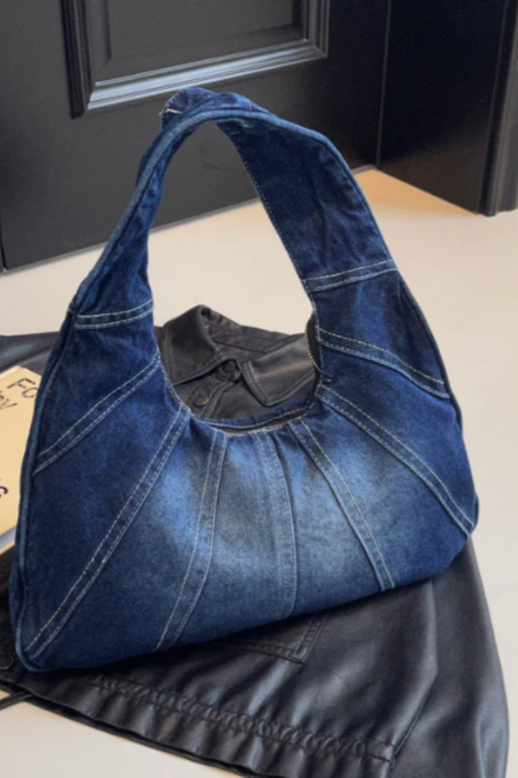 Open-Top Shoulder Bag with Fixed Straps for Everyday Use