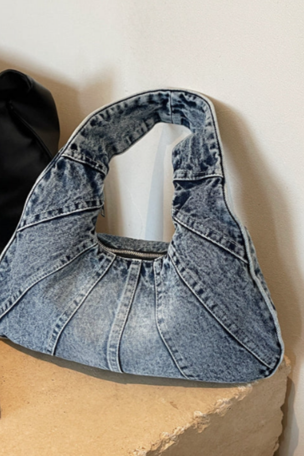 Open-Top Shoulder Bag with Fixed Straps for Everyday Use