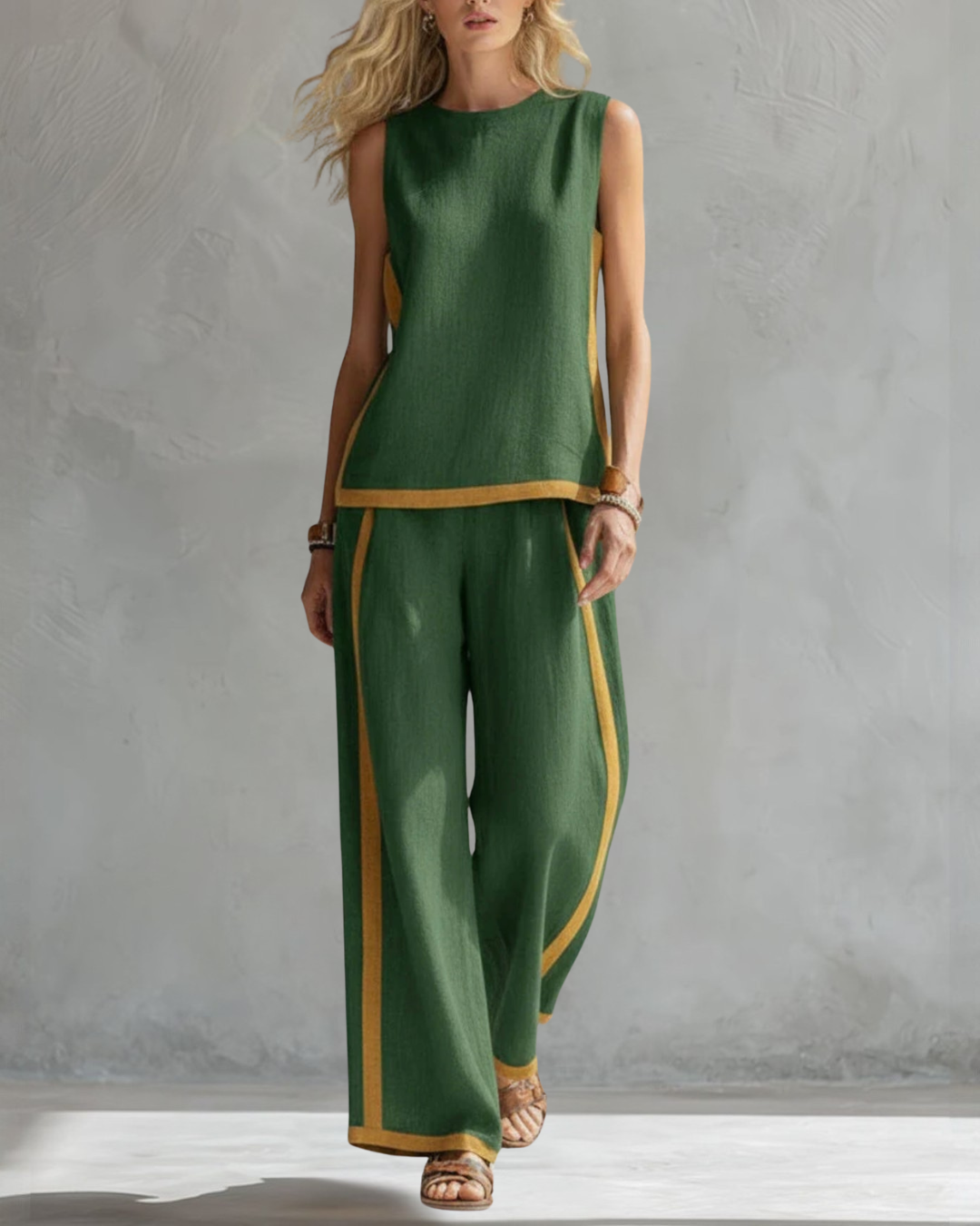 Two-Piece Relaxed Fit Set with Contrast Detailing and Breathable Fabric