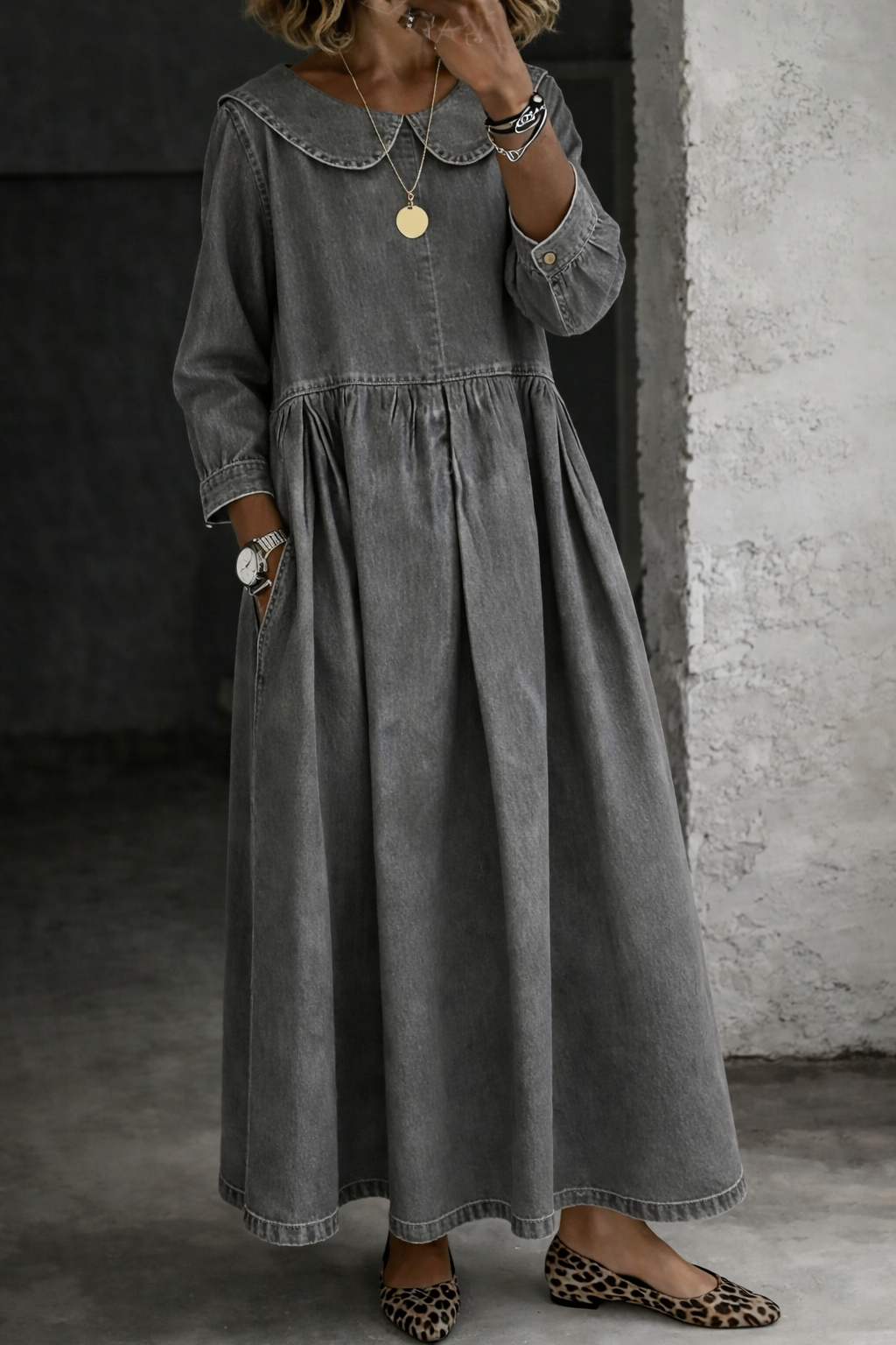 Women's Casual Dress with Peter Pan Collar and Relaxed Fit