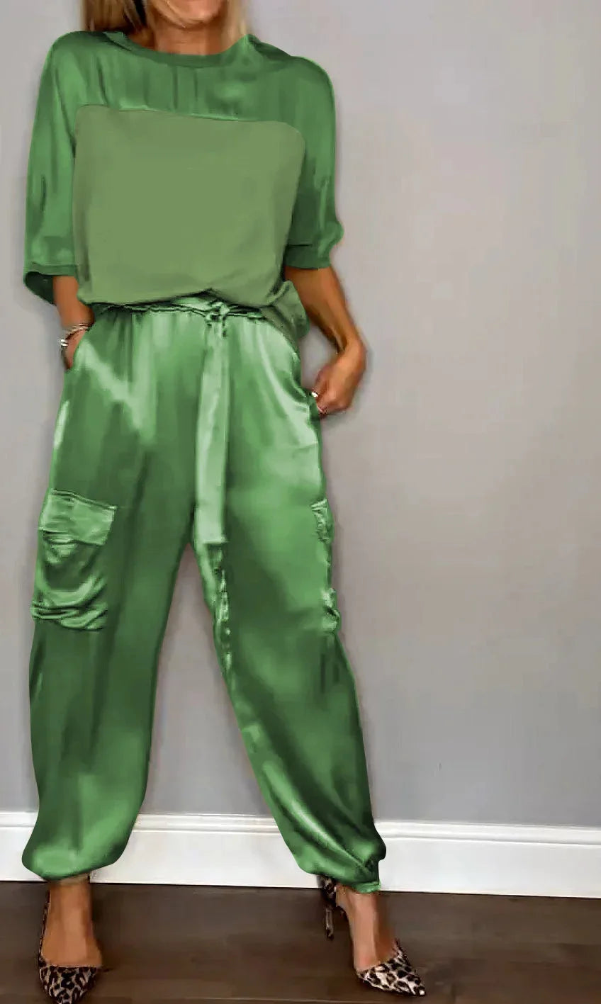 Flowing Two-Piece Set with Round Neckline and Relaxed Fit