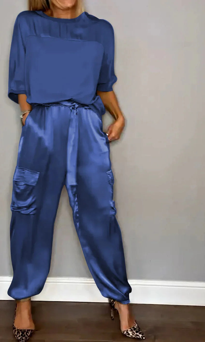 Flowing Two-Piece Set with Round Neckline and Relaxed Fit