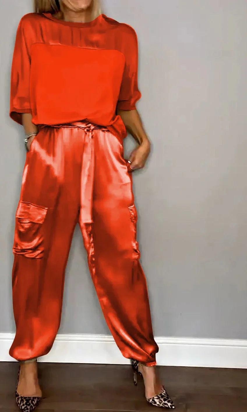 Flowing Two-Piece Set with Round Neckline and Relaxed Fit