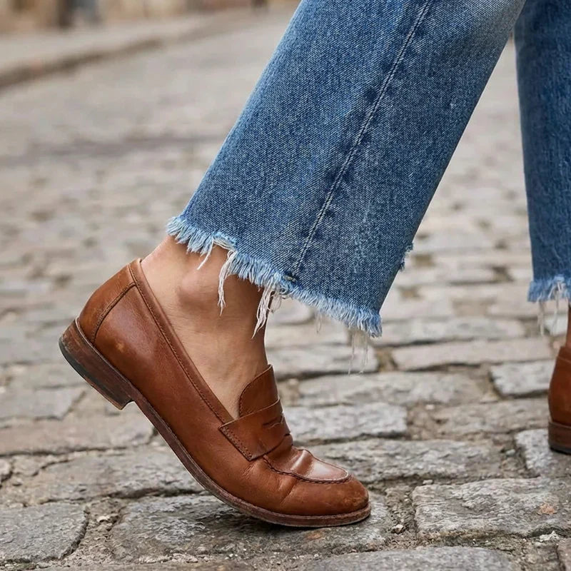 Cropped Straight-Leg Jeans with Mid-Rise Waist and Light Faded Wash